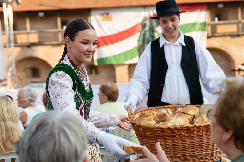 Áldást kértek az új kenyérre és a magyar nemzetre Marosvásárhelyen is