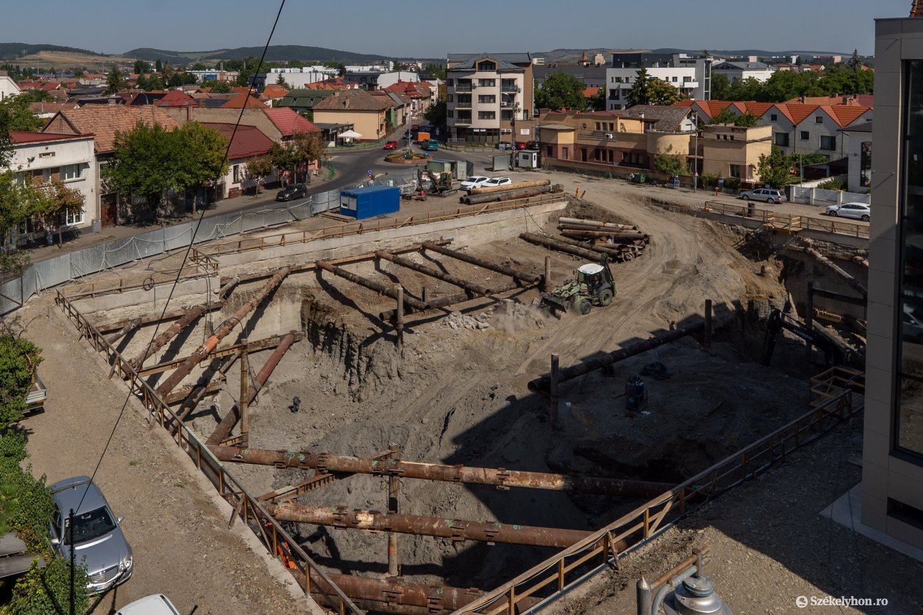 56,94 millió lej jut a mélygarázsra hitelből • Fotó: Haáz Vince