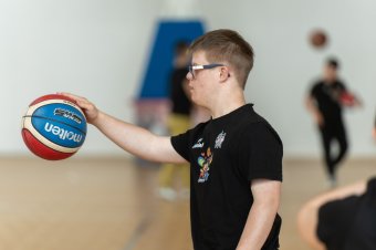 „Van idő” – egy líceumot végzett Down-szindrómás fiú útja az elfogadásig