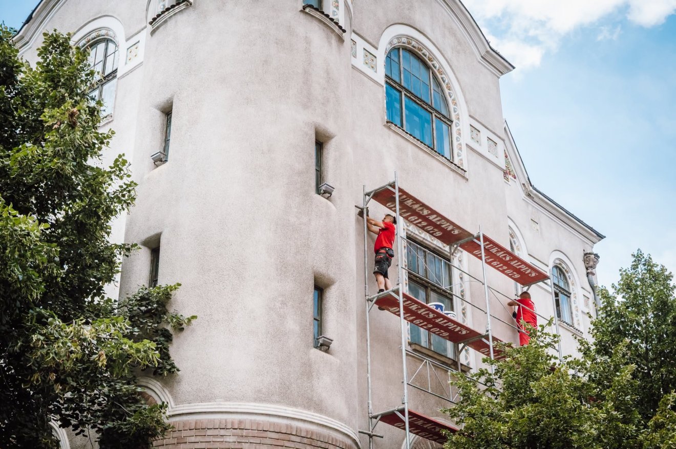 Restaurálják, megerősítik a „cifra palotát” • Fotó: Péter Ferenc közösségi oldala