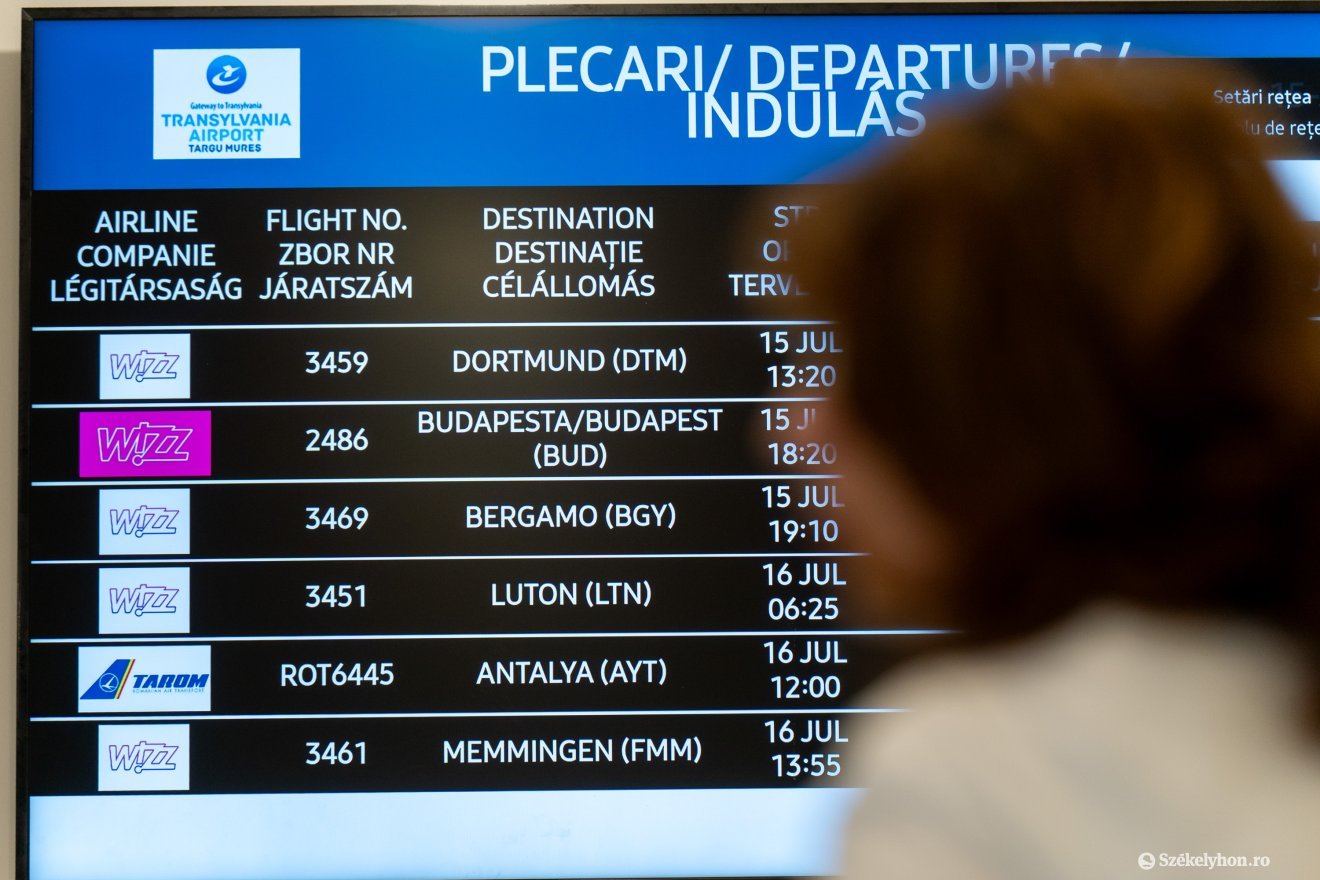 Három nyelven jelzik a járatok indulását is &bullet;  Fotó: Haáz Vince