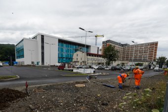 Ha minden jól megy, jövő év elején tud már pácienseket fogadni a Marosvásárhelyen épülő, égési sérülteket kezelő kórház