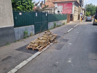Megmentették a faragott köveket, most visszaadják a városnak