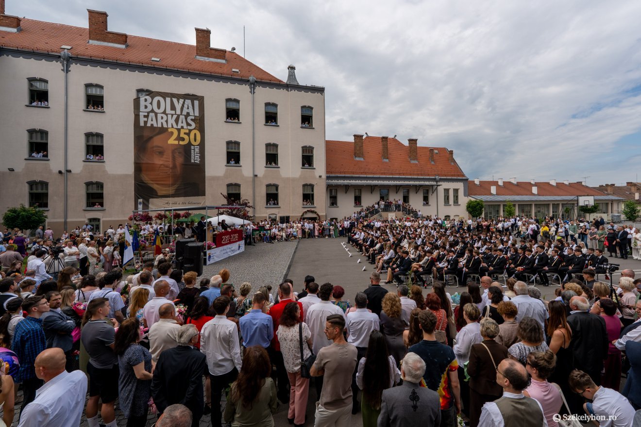 Idén 193 végzős búcsúzott el az alma matertől a marosvásárhelyi Bolyai Farkas Elméleti Líceumban &bullet;  Fotó: Haáz Vince
