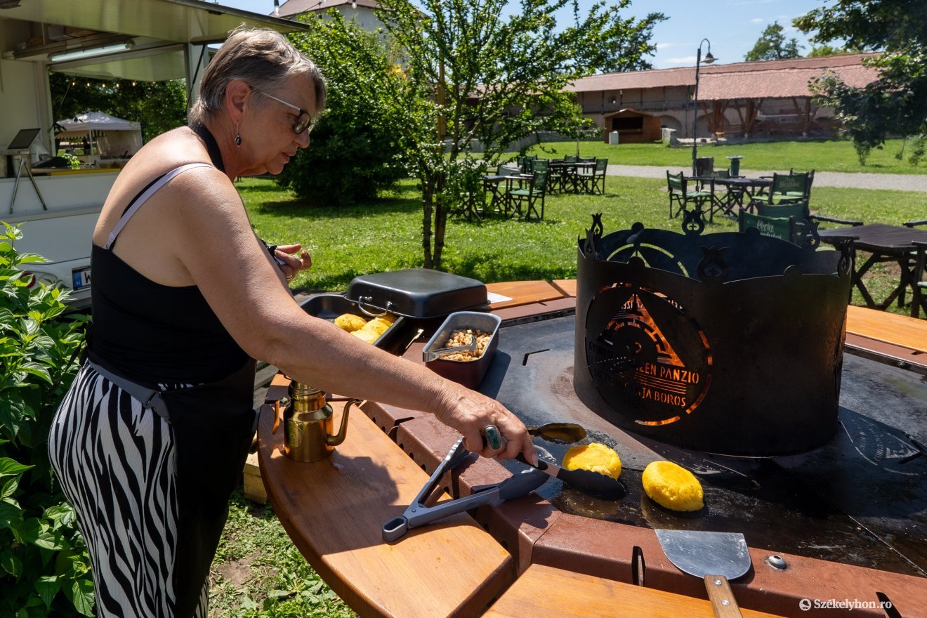 Készül a bulz &bullet;  Fotó: Haáz Vince