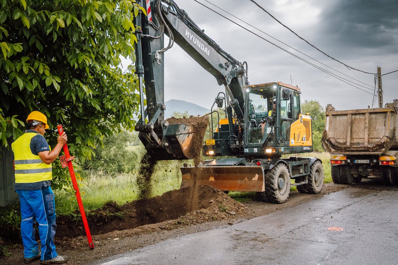Görgénysóaknán  szélesítik az utat &bullet;  Fotó: Maros megyei tanács