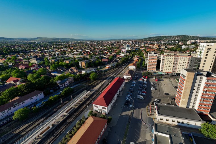 Sokmilliós kérdés: aluljáró vagy felüljáró legyen az Állomás téren