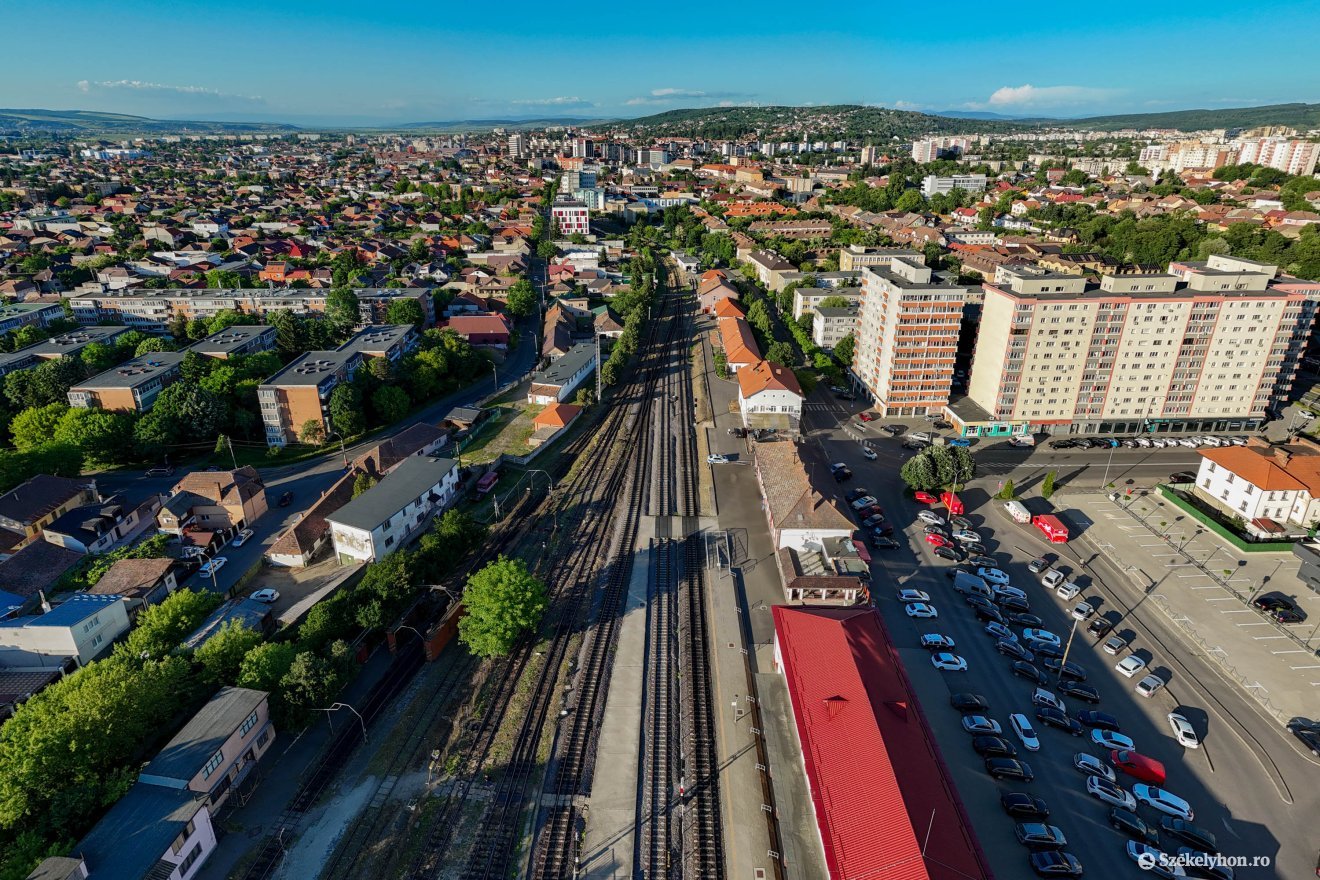 Nehéz kérdés, hogy milyen formában kössék össze a két marosvásárhelyi városrészt &bullet;  Fotó: Haáz Vince