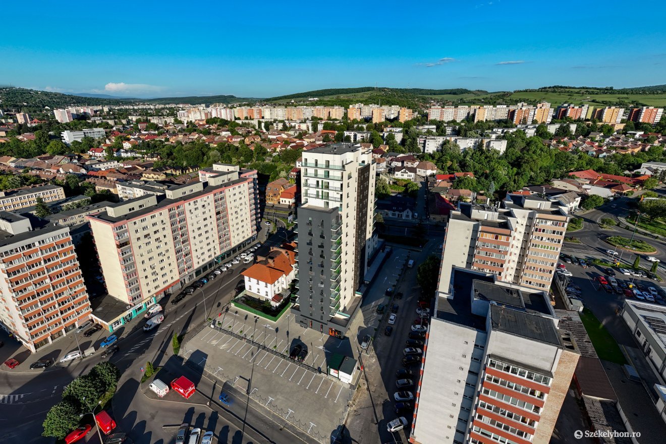 A toronyblokk megépítése és a majdani lakók is növelik a környék forgalmát &bullet;  Fotó: Haáz Vince