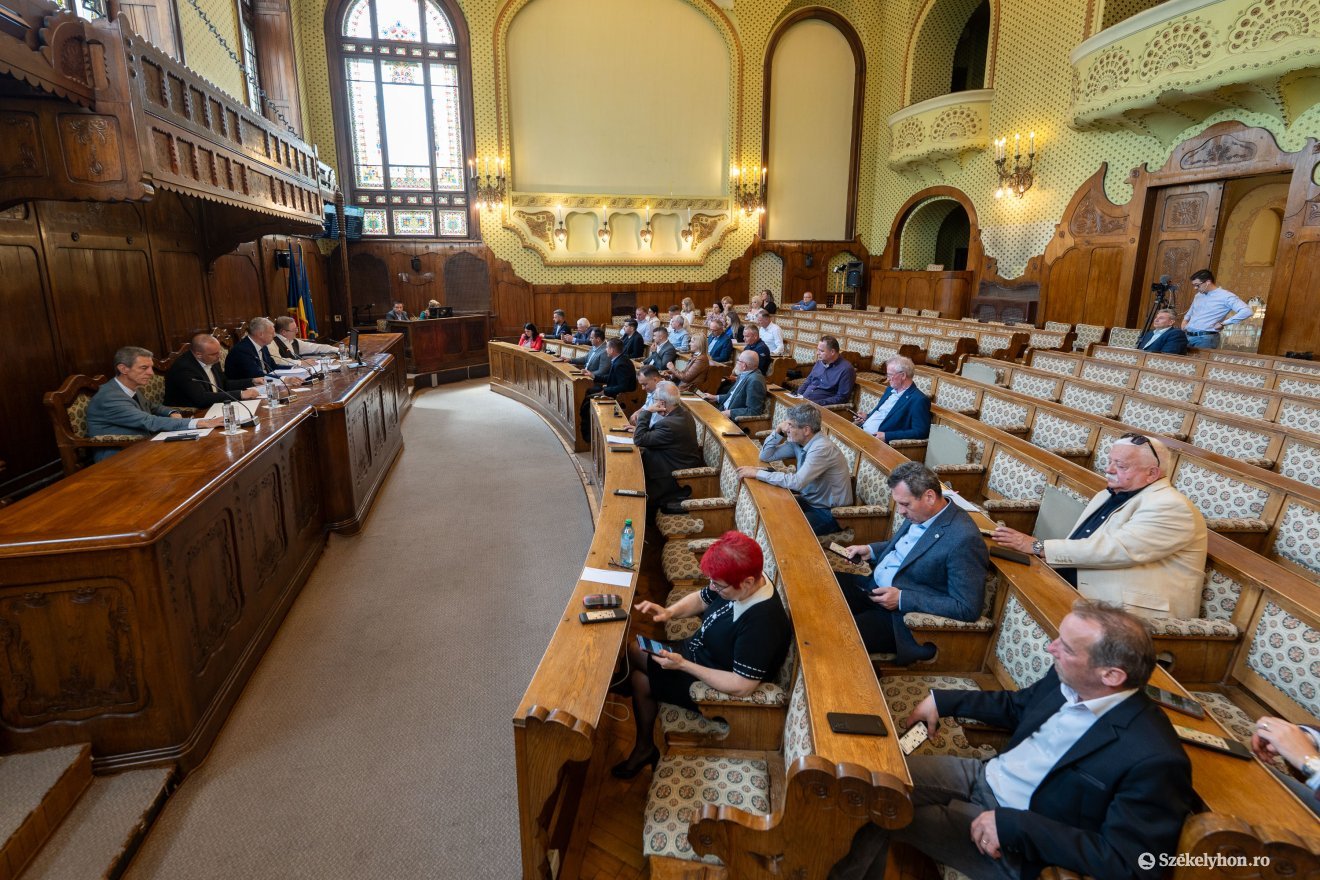 Csütörtökön fogadták el a Maros Megye Tanács költségvetését &bullet;  Fotó: Haáz Vince