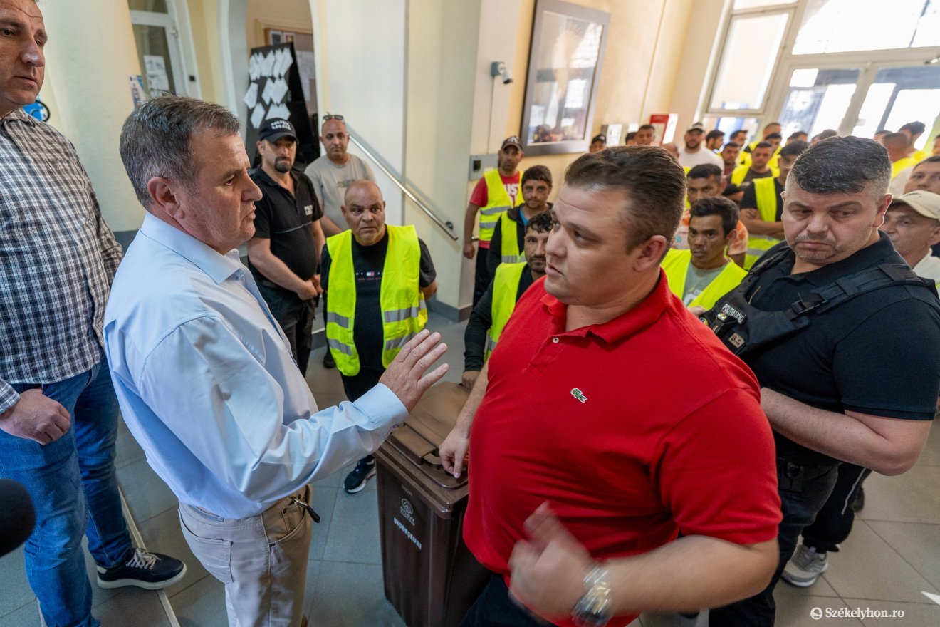 Raul Matis a helyi rendőrség vezetője tárgyalt a cég képviselőivel &bullet;  Fotó: Haáz Vince