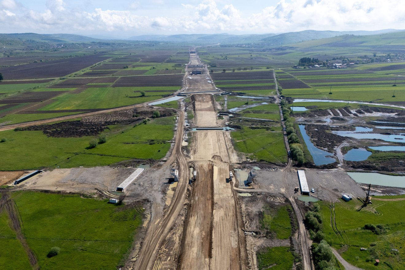 Látványos az építkezés az A8-as autópályán, de kérdéses az év végi átadás