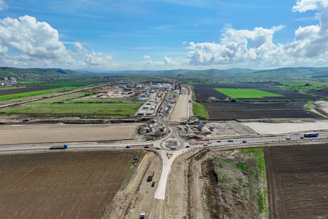 Látványos az építkezés az A8-as autópályán, de kérdéses az év végi átadás