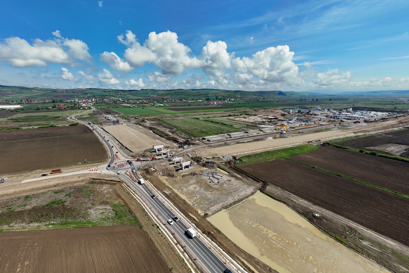 Látványos az építkezés az A8-as autópályán, de kérdéses az év végi átadás