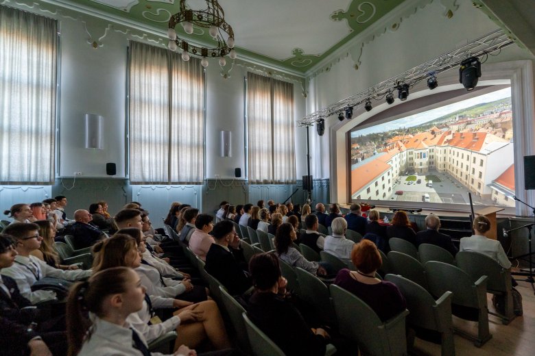 Itt mindenki bolyais! – Marosvásárhelyen találkoztak idén a térség Bolyai nevet viselő iskolái