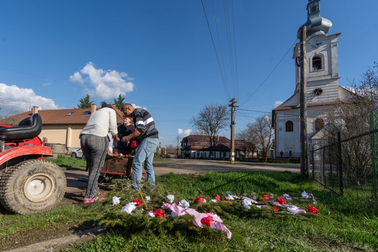 Hogy kerül a diófára a szekér és patakpartra a kapu? – Maros-menti húsvéti szokások nyomában