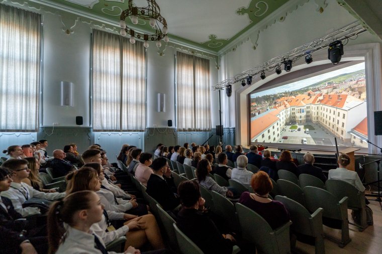 Itt mindenki bolyais! – Marosvásárhelyen találkoztak idén a térség Bolyai nevet viselő iskolái