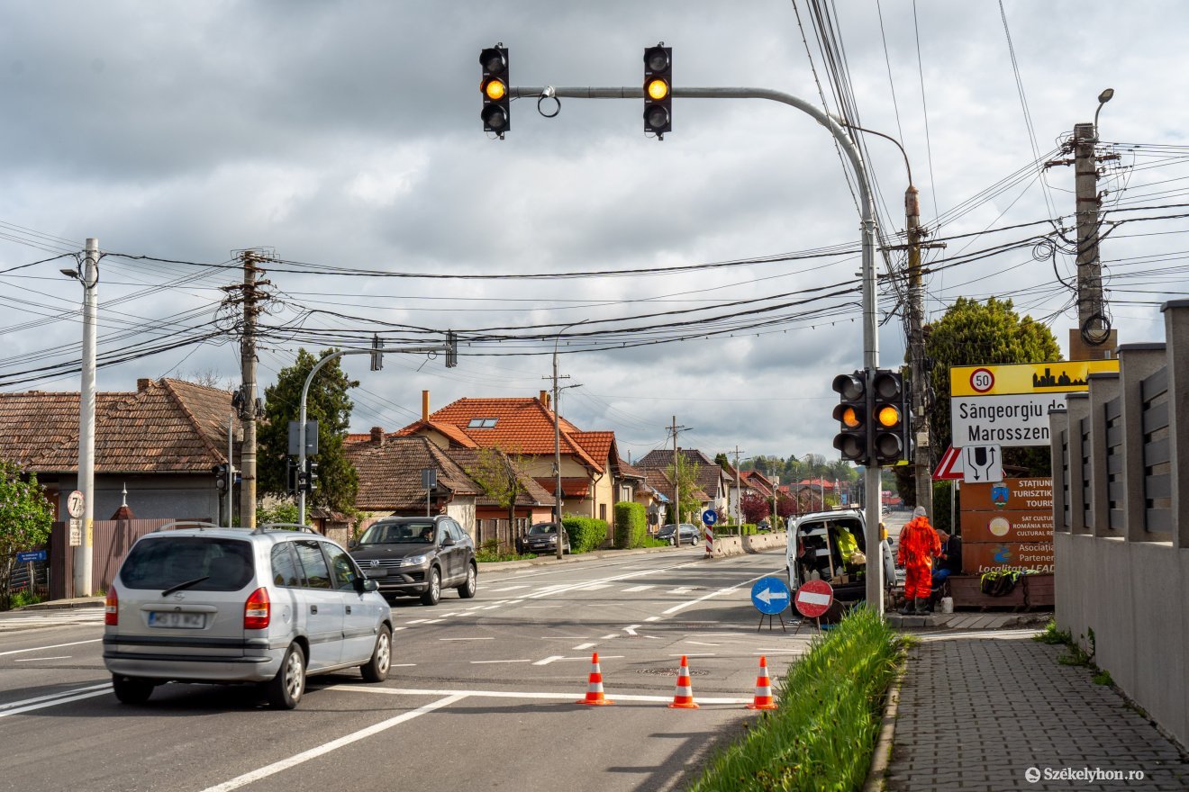 Csúcsidőben sárgán fog villogni a lámpa &bullet;  Fotó: Haáz Vince