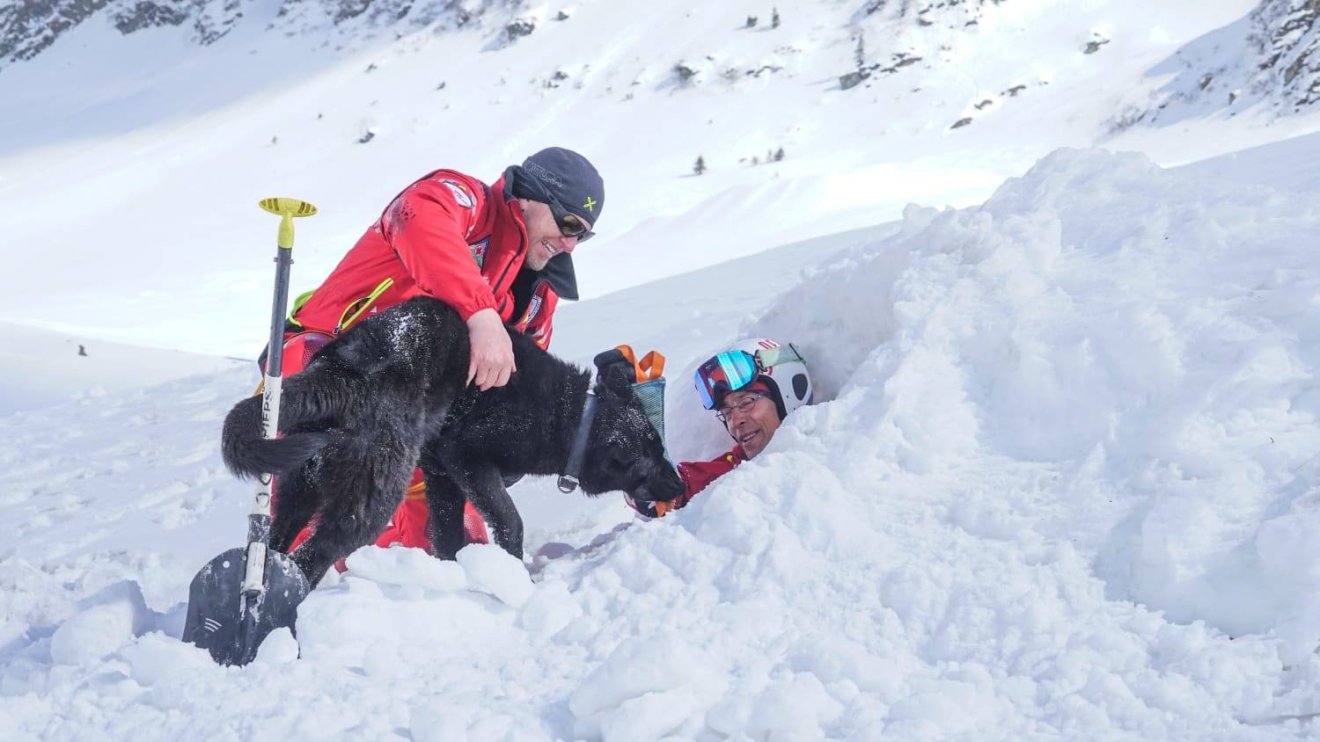Kovács Róbert hegyimentő és kutyája, Bora &bullet;  Fotó: Kovács Róbert