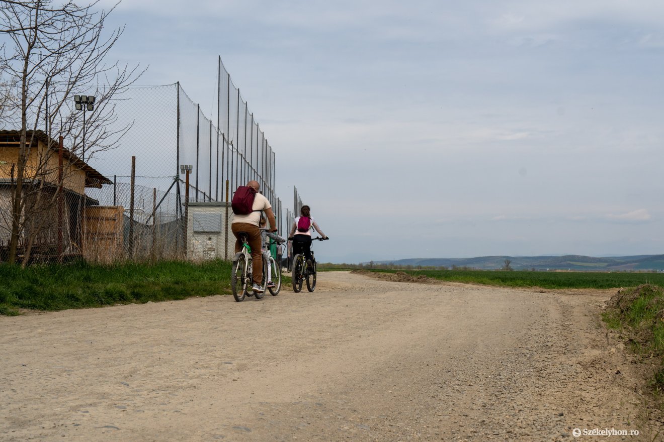 Sokan használták ki a szép időt, és kerékpároztak &bullet;  Fotó: Haáz Vince