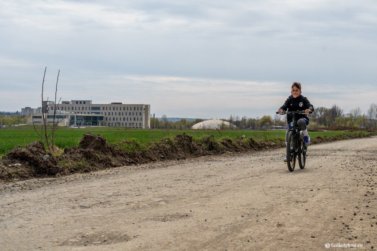 Július végéig készül el a két kerékpárút &bullet;  Fotó: Haáz Vince