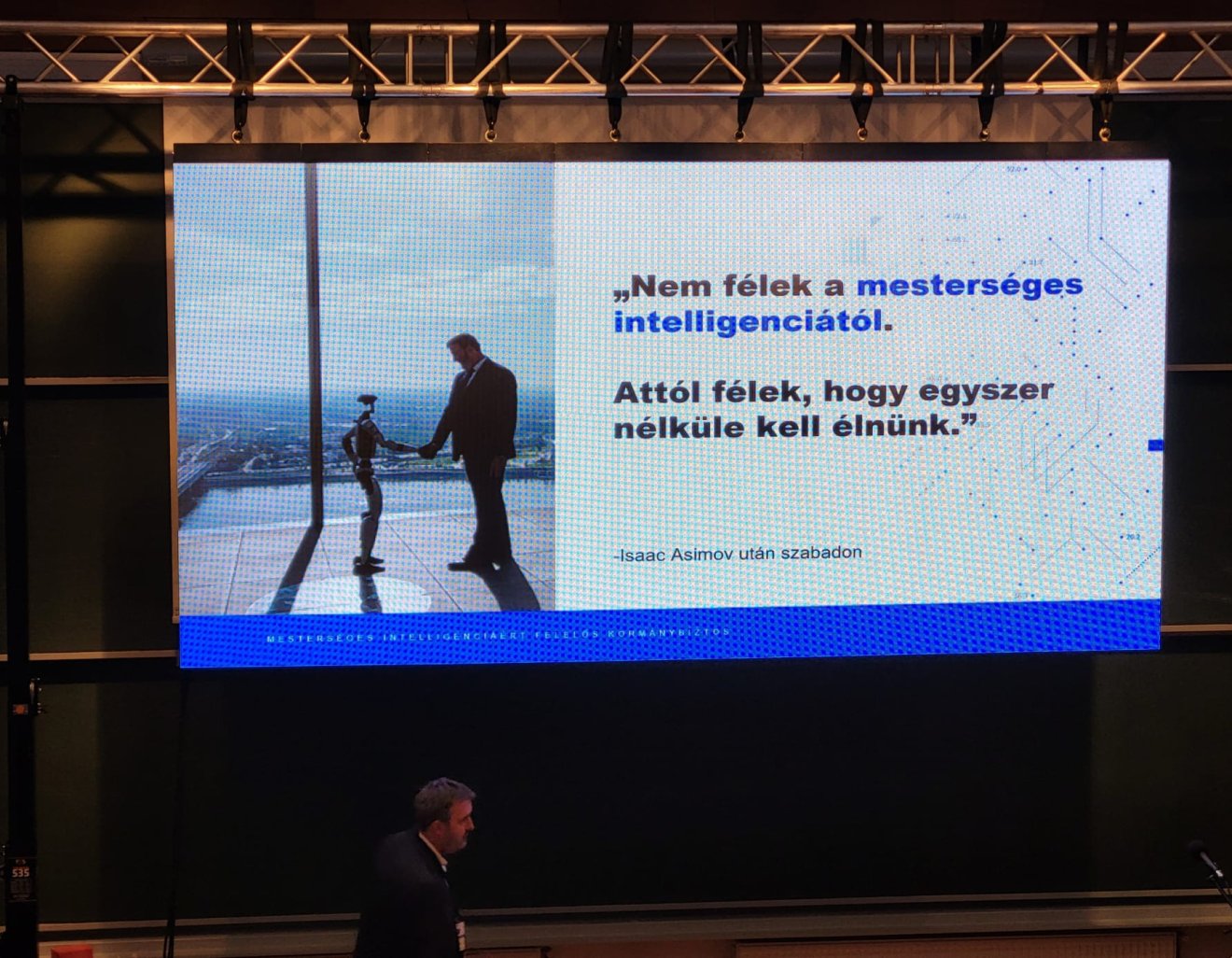 Palkovics László előadását záró üzenete Marosvásárhelyen &bullet;  Fotó: Hajnal Csilla