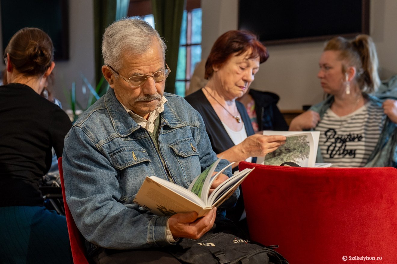 Szakmabeliek és laikusok is tanulhatník a könyvből &bullet;  Fotó: Haáz Vince