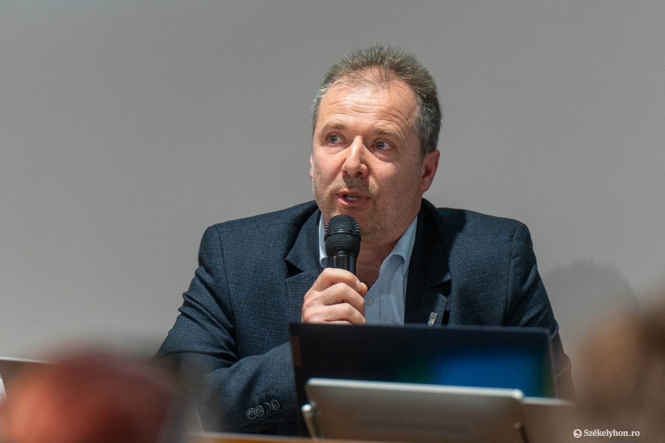 Nyárádi István mutatta be a könyvet, és beszélgetett a szerzővel &bullet;  Fotó: Haáz Vince