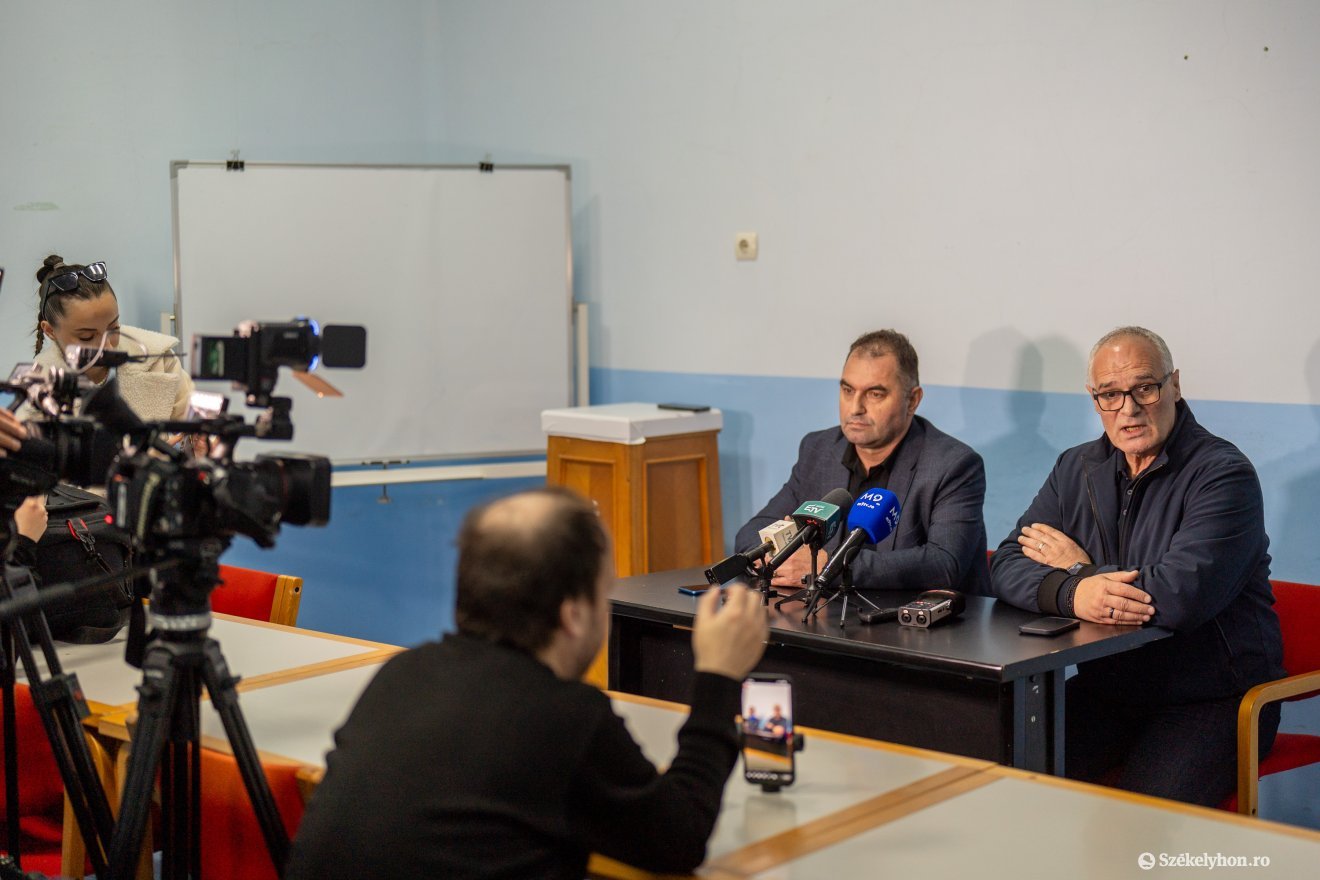 A két szakszervezeti elnök még mindig várja a megoldást a kormánytól &bullet;  Fotó: Haáz Vince