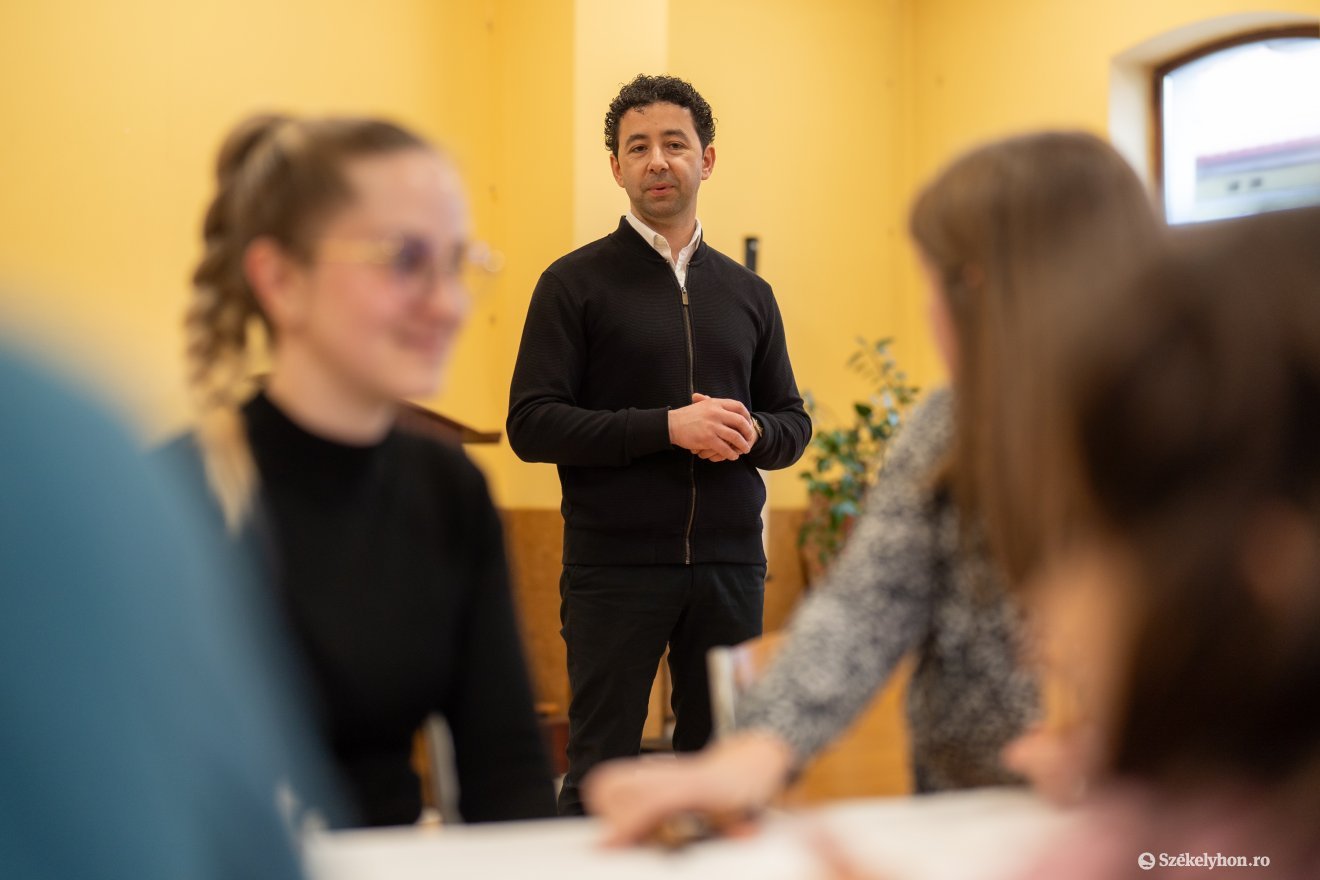 Két éve szolgál Székely Szabolcs a Gecse utcai gyülekezetben, azelőtt Kolozs megyében volt lelkipásztor &bullet;  Fotó: Haáz Vince