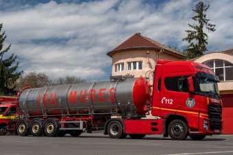 Harmincezer liter vizet tud szállítani az adományba kapott tartálykocsi