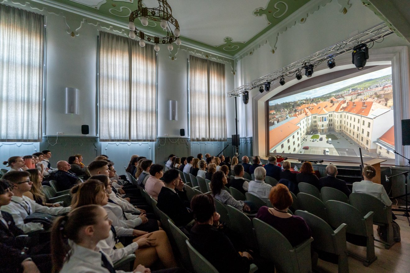Itt mindenki bolyais! – Marosvásárhelyen találkoztak idén a térség Bolyai nevet viselő iskolái