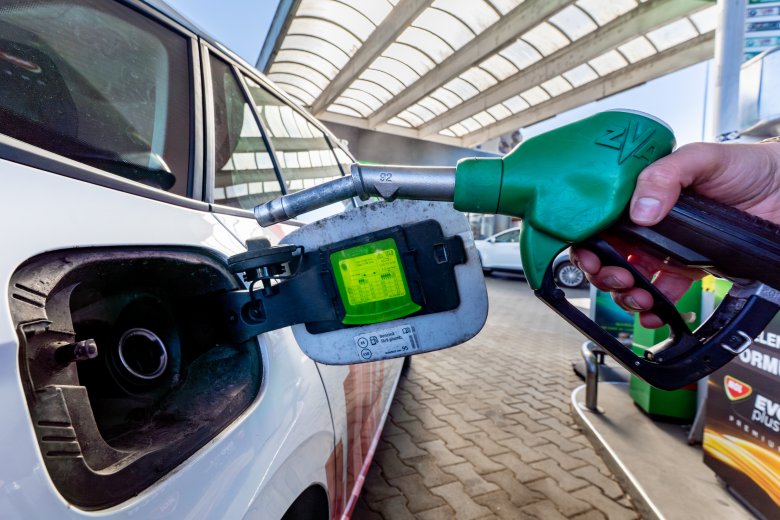 Üzemanyagárak: ismét felfele kúsztak, szombaton is drágult a gázolaj és a benzin