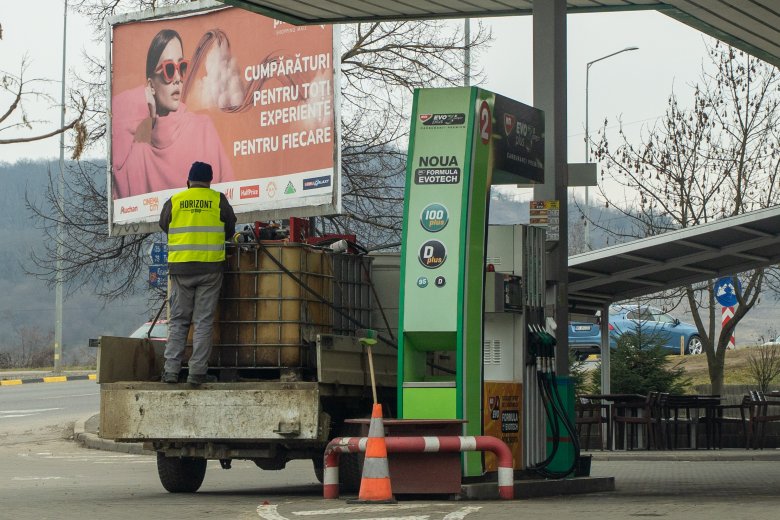 Alakul a káosz az üzemanyag körül: exporttilalom, pániktankolás, árstop