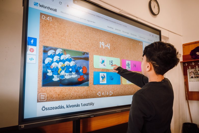 Oda is jutott a modern iskolai felszerelésekből, ahol nagy szükség van ezekre