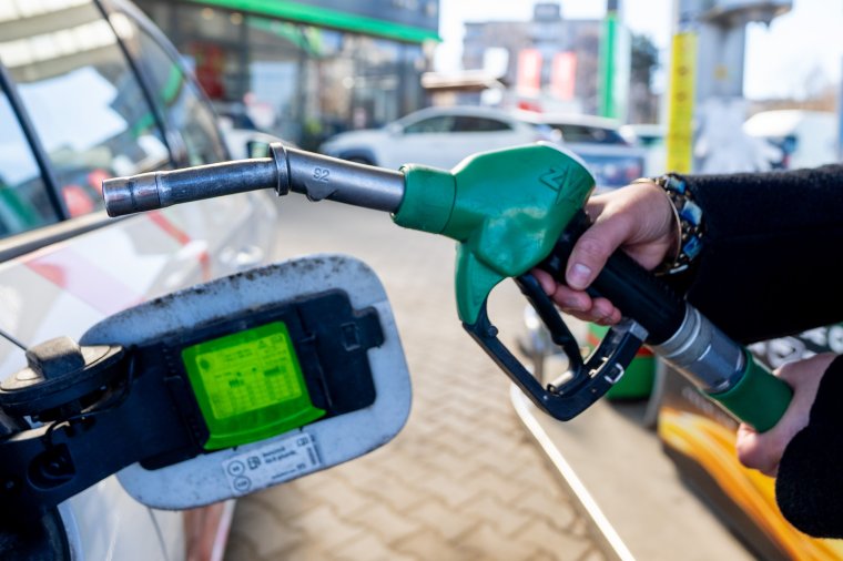 Enyhén, de tovább nőttek az üzemanyagárak a romániai töltőállomásokon