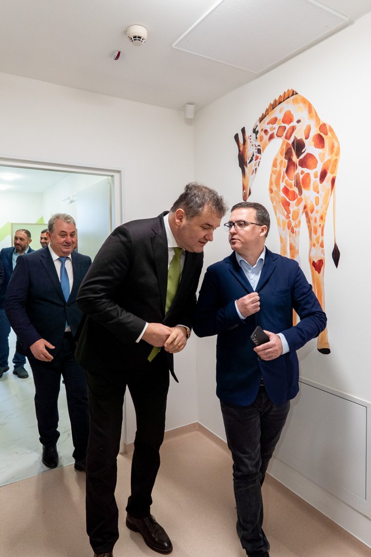 Héjjasfalván is átadták a „zsiráfos” bölcsődét