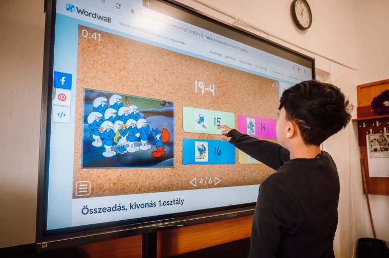 Oda is jutott a modern iskolai felszerelésekből, ahol nagy szükség van ezekre