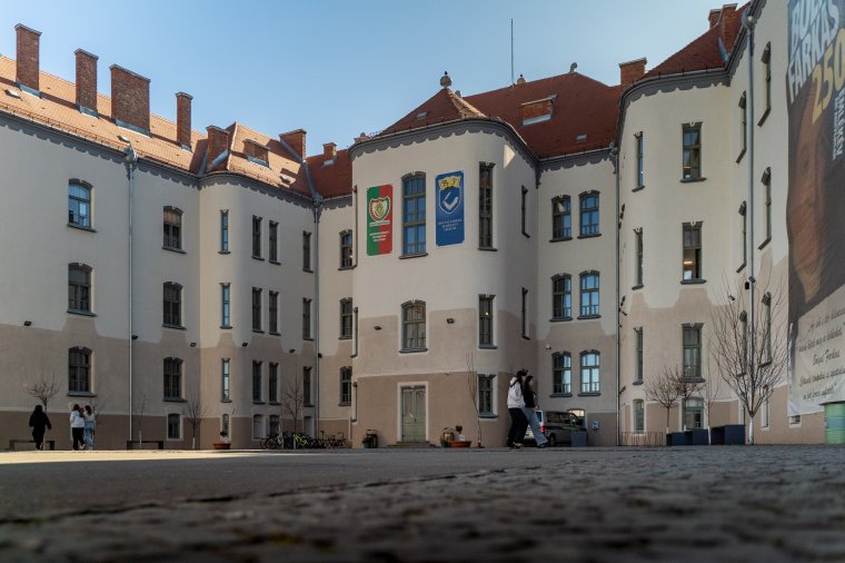 Hetven év képekben – jubileumi kiállítás készül a Bolyai iskolában