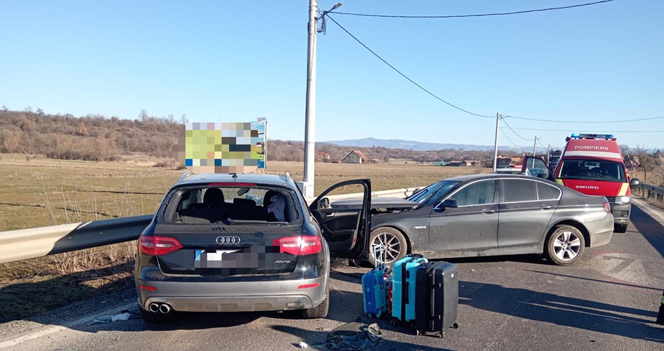 Három mentő látta el a sérülteket &bullet;  Fotó: Maros megyei ISU