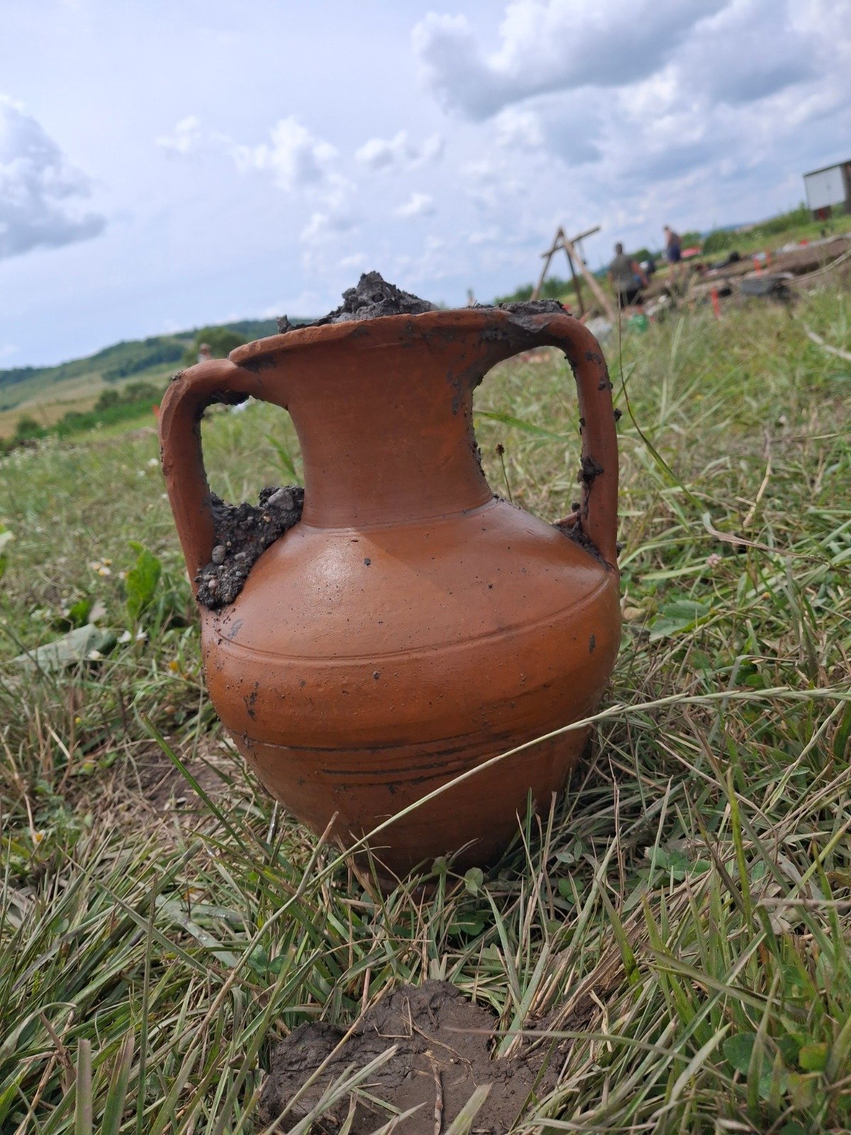 Épen kerültek elő a vízhordó edények &bullet;  Fotó: Maros Megyei Múzeum