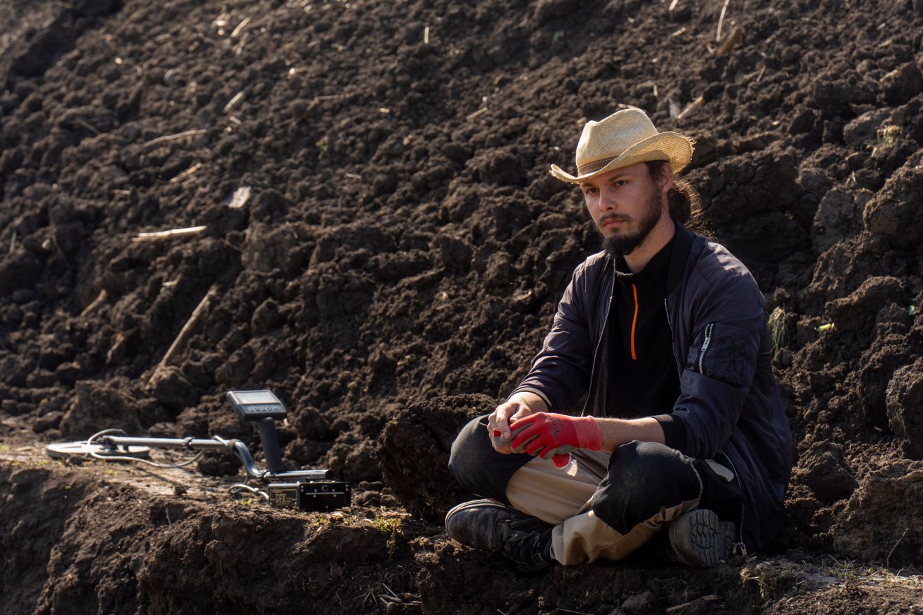 Gherman Cristian a gyermeksírokat tárja fel &bullet;  Fotó: Haáz Vince