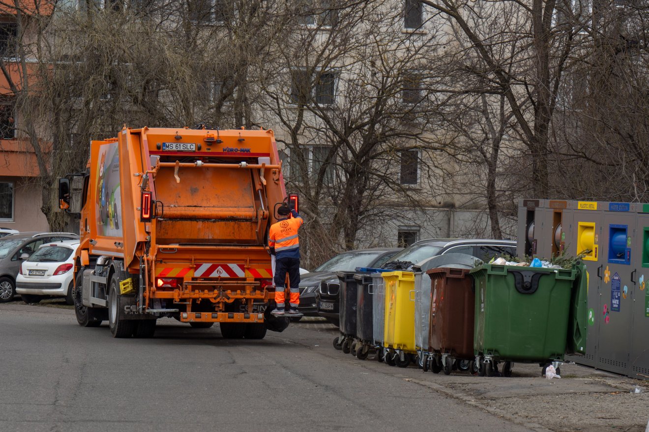 Elkezdték felszámolni a régi kukákat, hamarosan csak a digitalizált ökoszigeteket lehet majd használni &bullet;  Fotó: Haáz Vince