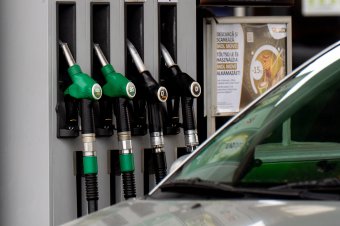 Kilőttek az olajárak hétfő reggelre, öt terv van a román asztalon, hogy ne érjük el literenként a 10 lejt