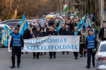 Hosszú és fáradságos küzdelem: idén is átadták a kormány helyi megbízottjának a Székelyföld autonómiáját követelő kiáltványt