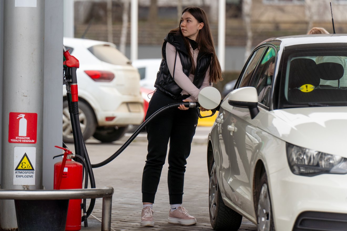 Újra jelentősen nőtt az üzemanyagok ára, elemzők szerint vészesen közeleg a 10 lejes szint a gázolaj esetében