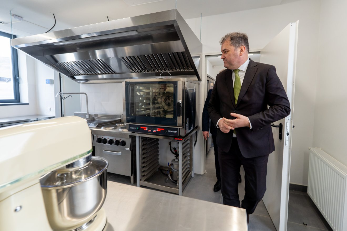 Héjjasfalván is átadták a „zsiráfos” bölcsődét