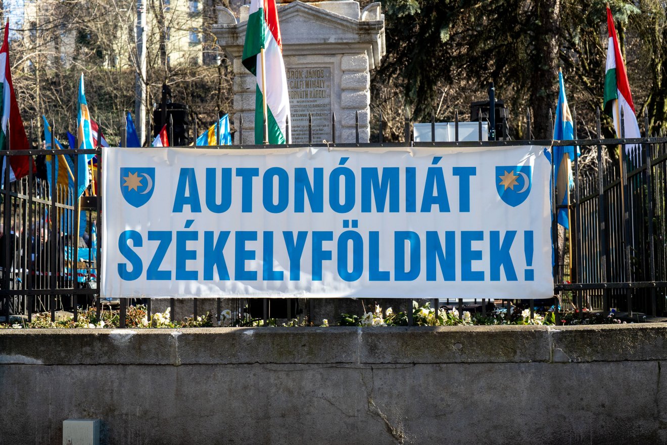 Hosszú és fáradságos küzdelem: idén is átadták a kormány helyi megbízottjának a Székelyföld autonómiáját követelő kiáltványt
