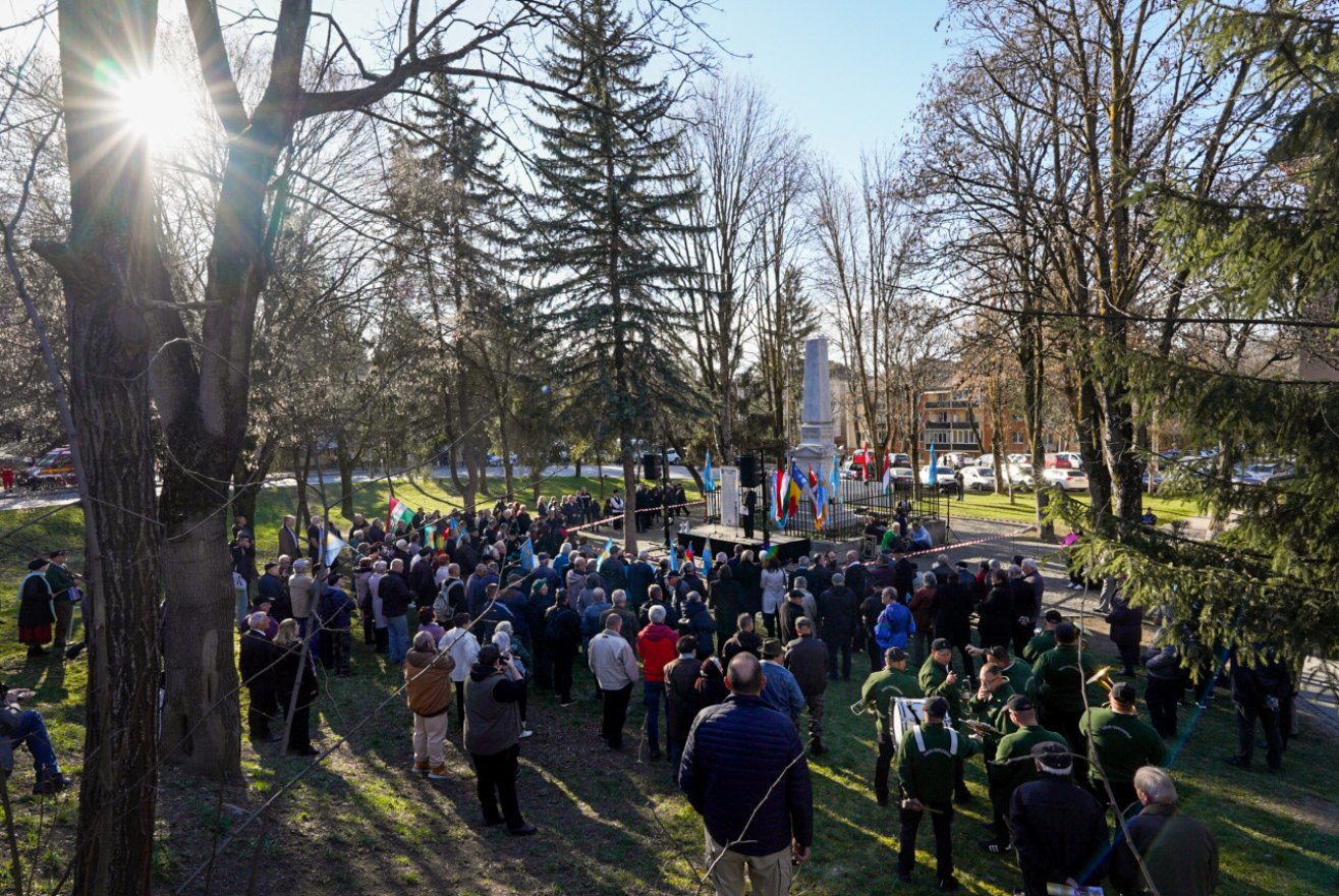 Hosszú és fáradságos küzdelem: idén is átadták a kormány helyi megbízottjának a Székelyföld autonómiáját követelő kiáltványt