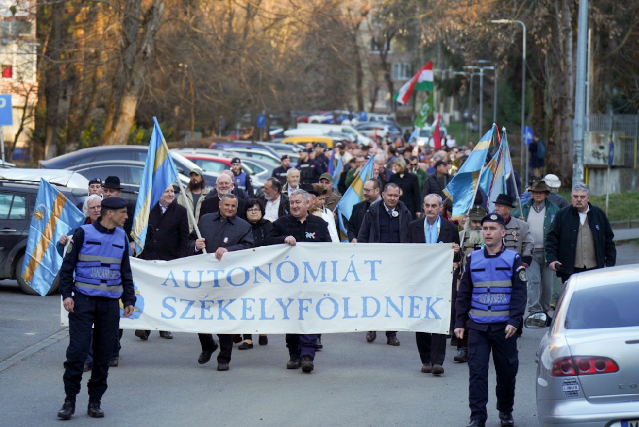 Hosszú és fáradságos küzdelem: idén is átadták a kormány helyi megbízottjának a Székelyföld autonómiáját követelő kiáltványt
